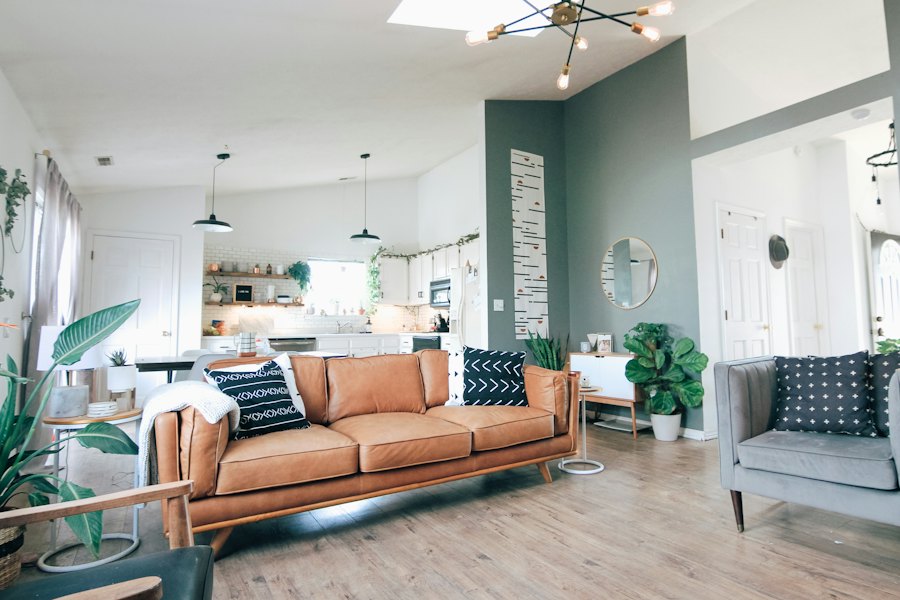 Salon lumineux d’un appartement en location saisonnière